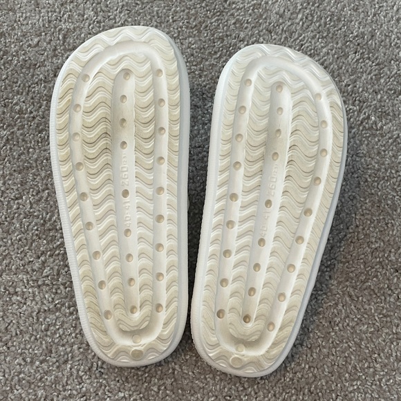 White Cloud Slide Sandals - Picture 4 of 4